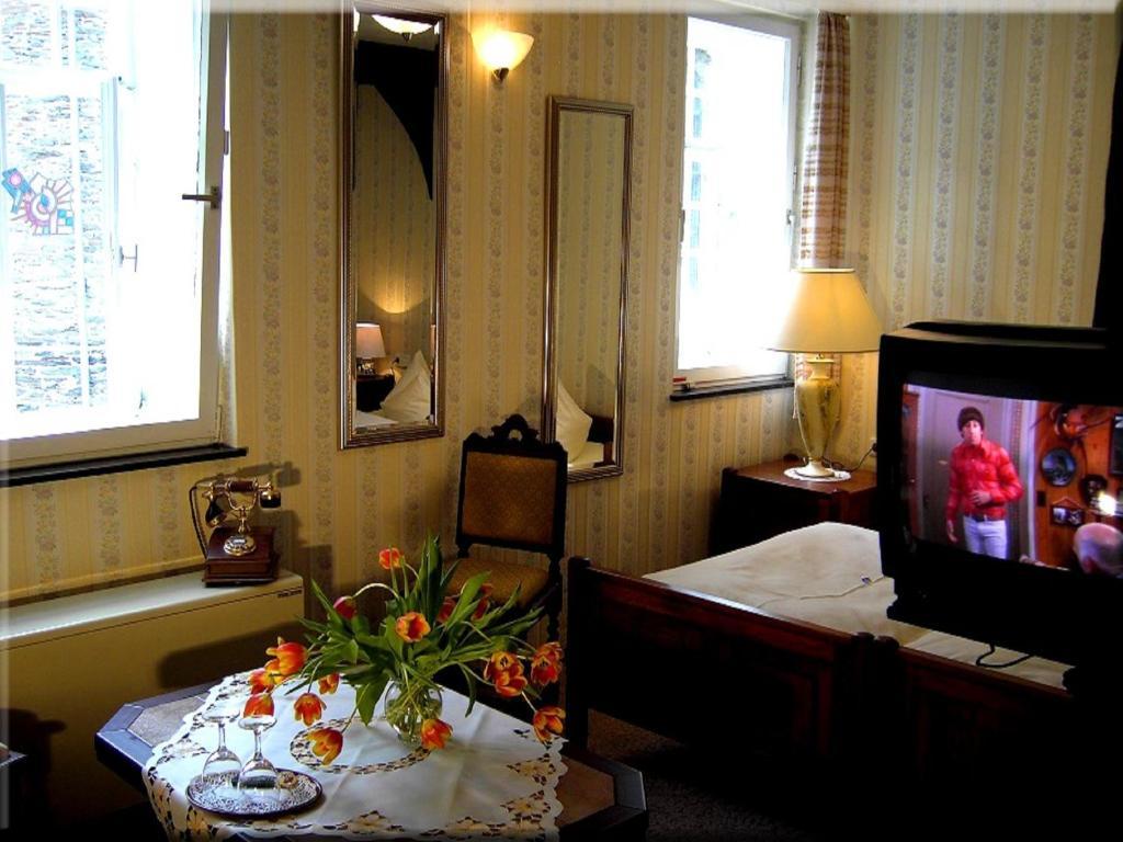 Hotel Graf Rolshausen Monschau Room photo